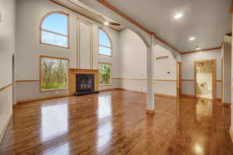 Living - 441 Delaware Cir, Bolingbrook, IL 60440 photo 4 of 8