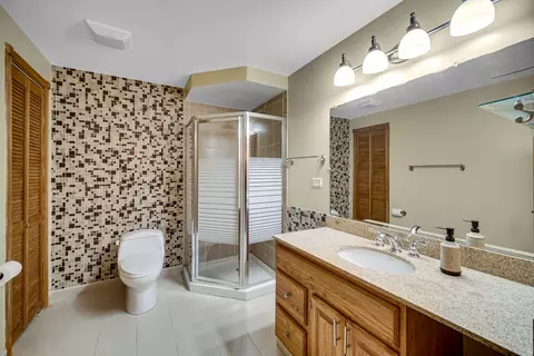 Bath - 441 Delaware Cir, Bolingbrook, IL 60440 photo 6 of 6