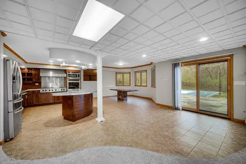 Kitchen - 441 Delaware Cir, Bolingbrook, IL 60440 photo 6 of 8