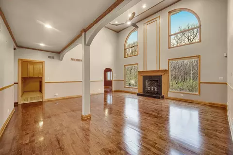 Living - 441 Delaware Cir, Bolingbrook, IL 60440 photo 5 of 8