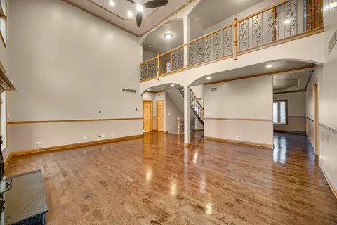 Living - 441 Delaware Cir, Bolingbrook, IL 60440 photo 6 of 8
