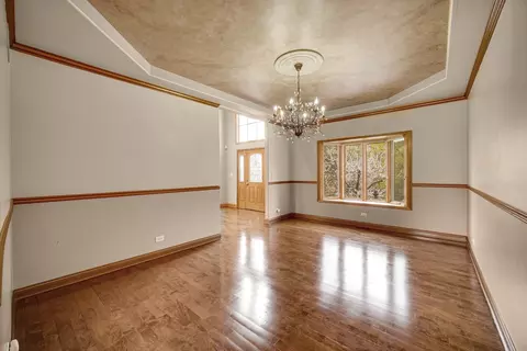 Living - 441 Delaware Cir, Bolingbrook, IL 60440 photo 3 of 8