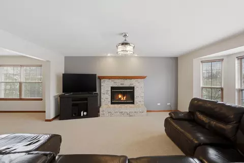 Living - 2300 Wesmere Lakes Dr, Plainfield, IL 60586 photo 3 of 8