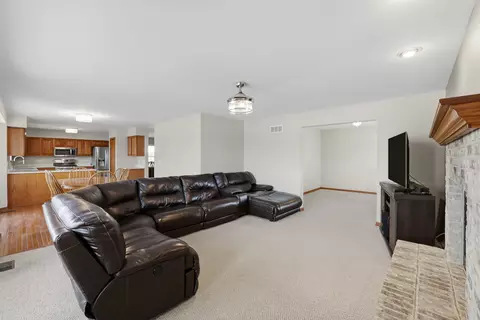 Living - 2300 Wesmere Lakes Dr, Plainfield, IL 60586 photo 6 of 8