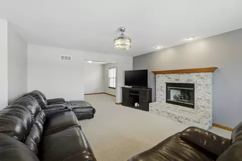 Living - 2300 Wesmere Lakes Dr, Plainfield, IL 60586 photo 7 of 8