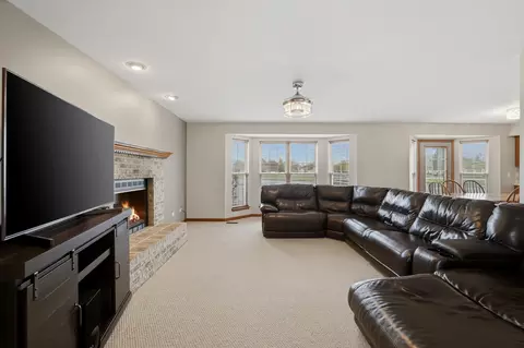 Living - 2300 Wesmere Lakes Dr, Plainfield, IL 60586 photo 5 of 8