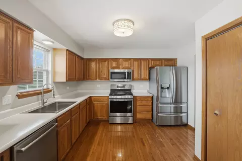 Kitchen - 2300 Wesmere Lakes Dr, Plainfield, IL 60586 photo 2 of 6