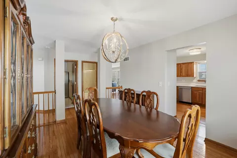Dining - 2300 Wesmere Lakes Dr, Plainfield, IL 60586 photo 2 of 5
