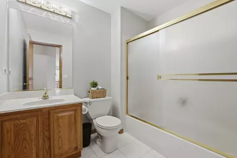 Bath - 2300 Wesmere Lakes Dr, Plainfield, IL 60586 photo 5 of 5