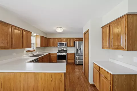 Kitchen - 2300 Wesmere Lakes Dr, Plainfield, IL 60586 photo 3 of 6