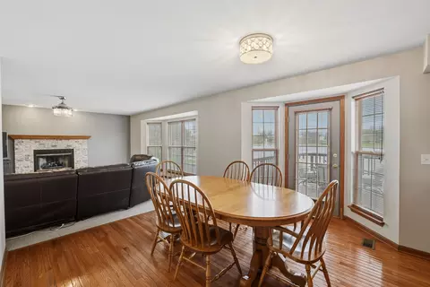Dining - 2300 Wesmere Lakes Dr, Plainfield, IL 60586 photo 3 of 5