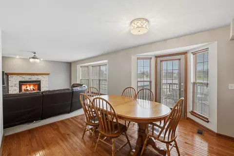 Dining - 2300 Wesmere Lakes Dr, Plainfield, IL 60586 photo 4 of 5