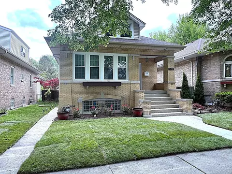 5249 Hoffman St, Skokie, IL 60077