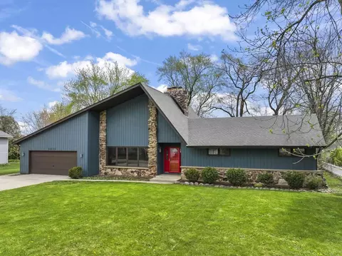 1033 Blackburn St, Gurnee, IL 60031