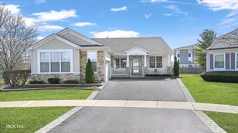 106 River Run Ct, Oswego, IL 60543