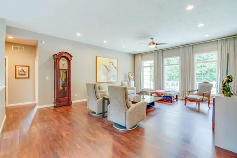 Living - 3550 Bishop Rd, Mount Vernon, IL 62864 photo 1 of 8