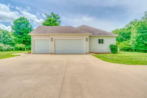 Exterior - 3550 Bishop Rd, Mount Vernon, IL 62864 photo 3 of 12