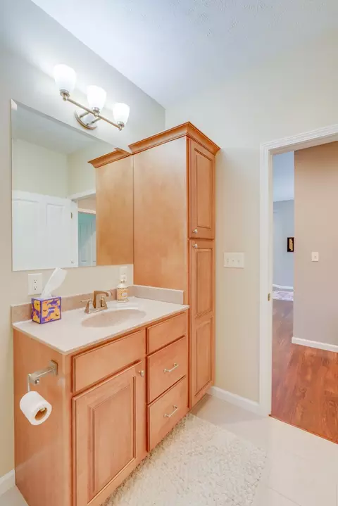 Bath - 3550 Bishop Rd, Mount Vernon, IL 62864 photo 2 of 6