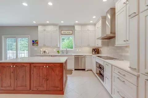 Kitchen - 3550 Bishop Rd, Mount Vernon, IL 62864 photo 5 of 6