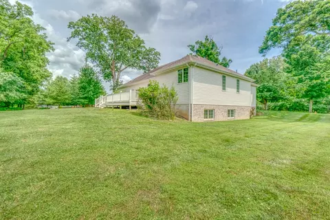 Exterior - 3550 Bishop Rd, Mount Vernon, IL 62864 photo 7 of 12