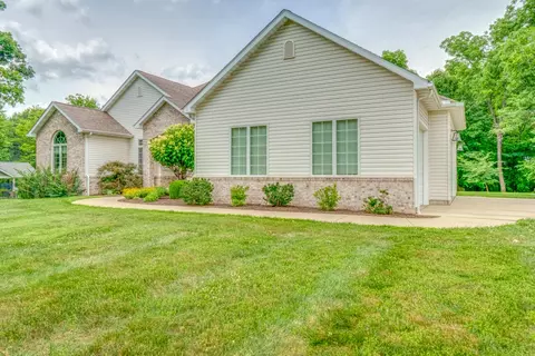 Exterior - 3550 Bishop Rd, Mount Vernon, IL 62864 photo 2 of 12