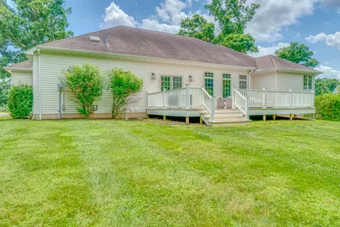 Exterior - 3550 Bishop Rd, Mount Vernon, IL 62864 photo 4 of 12