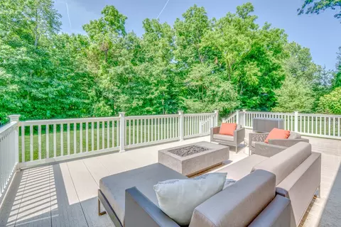 Exterior - 3550 Bishop Rd, Mount Vernon, IL 62864 photo 9 of 12