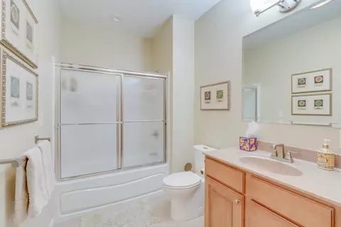 Bath - 3550 Bishop Rd, Mount Vernon, IL 62864 photo 1 of 6