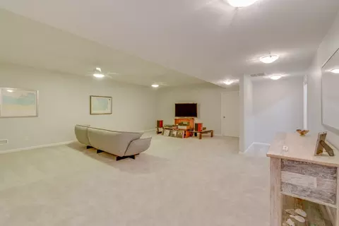 Living - 3550 Bishop Rd, Mount Vernon, IL 62864 photo 6 of 8