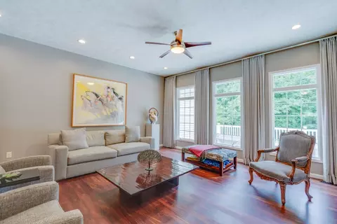 Living - 3550 Bishop Rd, Mount Vernon, IL 62864 photo 3 of 8