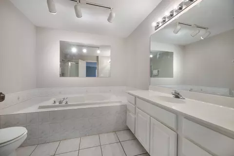 Bath - 5111 Brighton Ln, Plainfield, IL 60586 photo 2 of 3