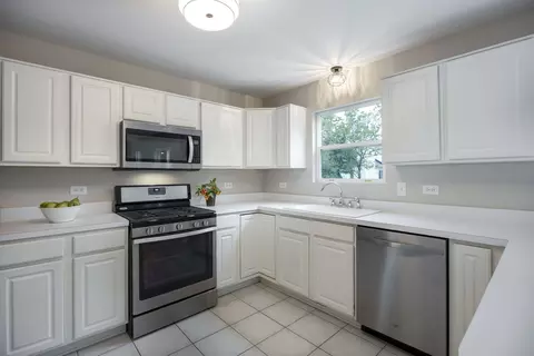 Kitchen - 5111 Brighton Ln, Plainfield, IL 60586 photo 1 of 3