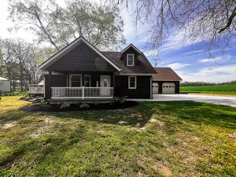 11753 N Log Cabin Ln, Mount Vernon, IL 62864