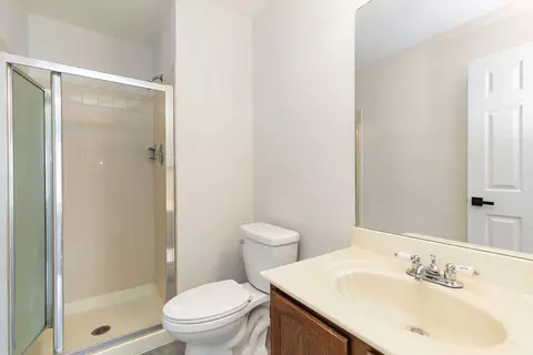 Bath - 628 Mallard Ct #B2, Bartlett, IL 60103 photo 2 of 2