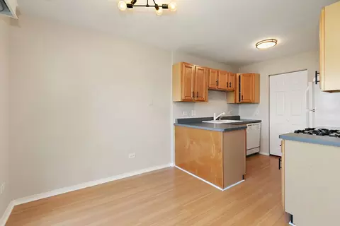 Kitchen - 628 Mallard Ct #B2, Bartlett, IL 60103 photo 1 of 4