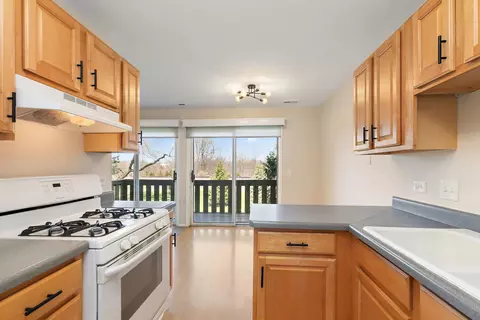 Kitchen - 628 Mallard Ct #B2, Bartlett, IL 60103 photo 4 of 4