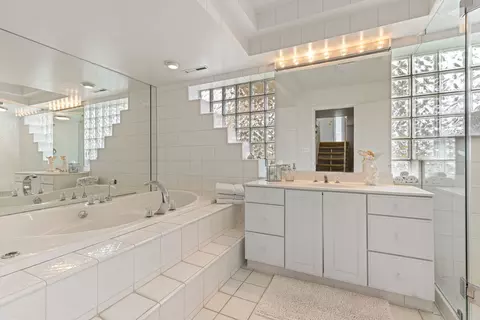 Bath - 515 N Walnut St, Itasca, IL 60143 photo 2 of 3