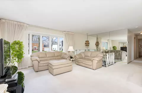 Living - 515 N Walnut St, Itasca, IL 60143 photo 3 of 4
