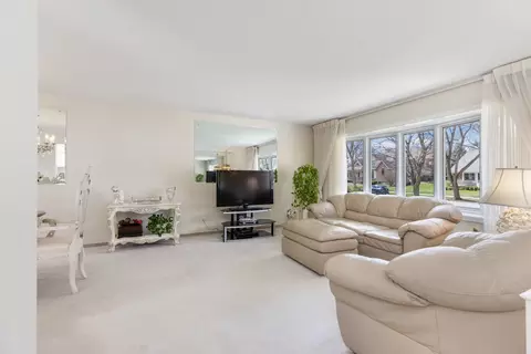 Living - 515 N Walnut St, Itasca, IL 60143 photo 2 of 4