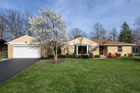 1645 Forest Dr, Glenview, IL 60025