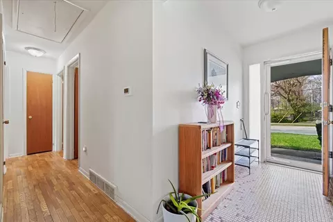 Entry Way - 505 W Summit St, Normal, IL 61761 photo 1 of 3