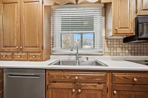 Kitchen - 505 W Summit St, Normal, IL 61761 photo 4 of 5