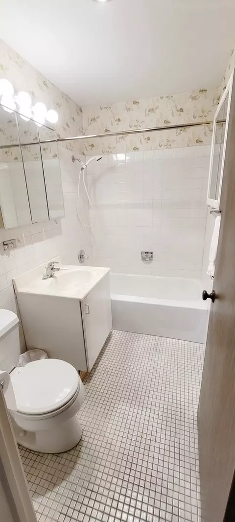1430 Sandstone Dr #201, Wheeling, IL 60090 photo 7