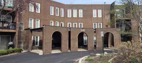 1430 Sandstone Dr #201, Wheeling, IL 60090