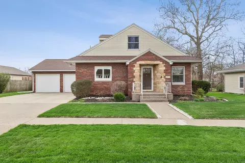 213 8th Ave, Dewitt, IA 52742