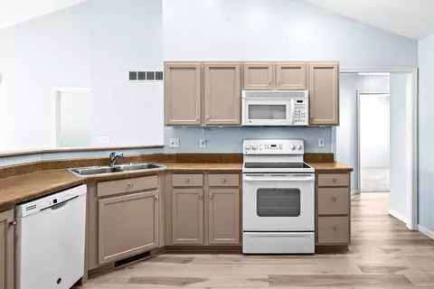Kitchen - 15 Ashling Ct, Bloomington, IL 61704 photo 1 of 2