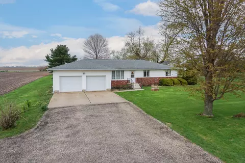 1109 W 4th St, Delavan, IL 61734
