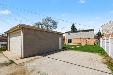 Exterior - 5743 W 79th St, Burbank, IL 60459 photo 2 of 2