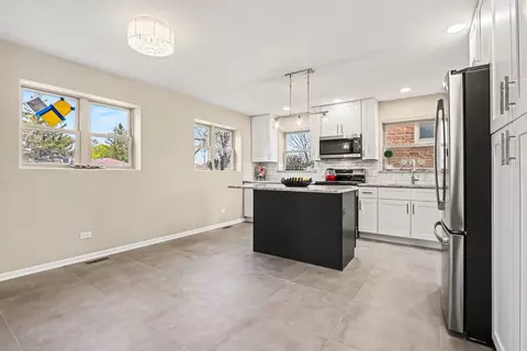Kitchen - 5743 W 79th St, Burbank, IL 60459 photo 3 of 3