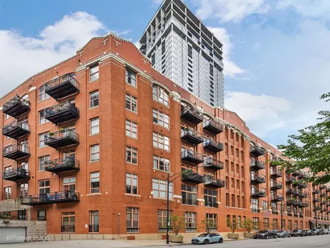 360 W Illinois St #231, Chicago, IL 60654